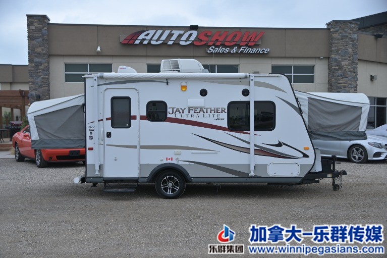 Used-2014-JAYCO-Jay-Feather-X17Z-Hybrid-Lightweight-Sleeps-8-!!-Only-2800-Lbs-!!.jpg