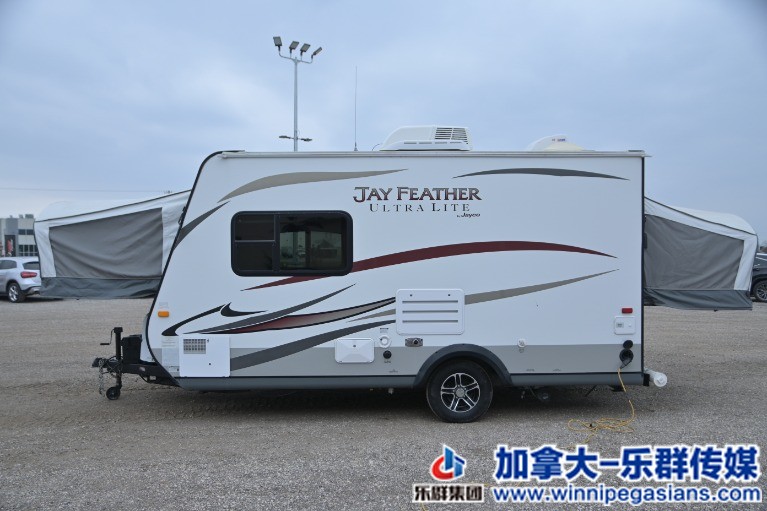 Used-2014-JAYCO-Jay-Feather-X17Z-Hybrid-Lightweight-Sleeps-8-!!-Only-2800-Lbs-!!.jpg