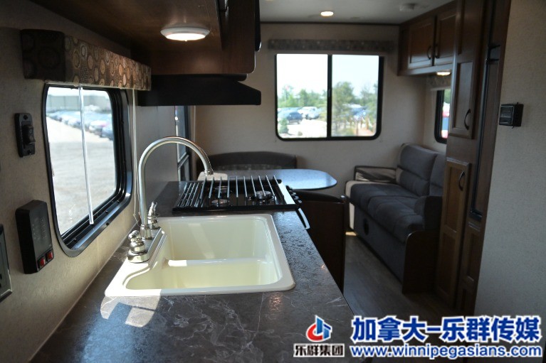 Used-2016-Jayco-Jayflight-SLX-212QBW-SUV-Towable-Sleep-6!-LIKE-NEW-!!-1625339464 (4).jpg