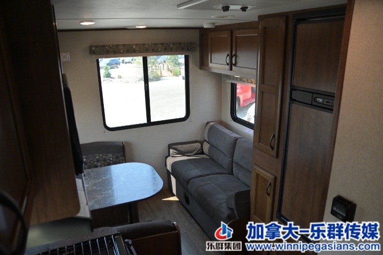 Used-2016-Jayco-Jayflight-SLX-212QBW-SUV-Towable-Sleep-6!-LIKE-NEW-!!-1625339464 (5).jpg