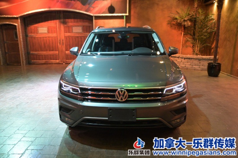 Used-2019-Volkswagen-Tiguan-Highline-4Motion-Pano-Roof-Navigation-Htd-Lthr-!!-16.jpg