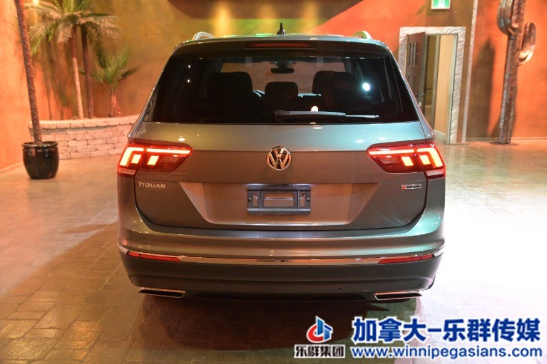 Used-2019-Volkswagen-Tiguan-Highline-4Motion-Pano-Roof-Navigation-Htd-Lthr-!!-16.jpg