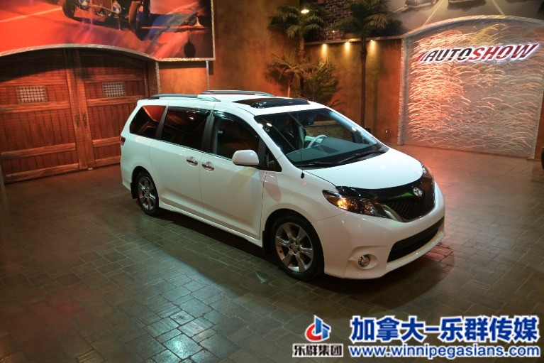 Used-2013-Toyota-Sienna-SE-w-SRoof-Nav-Pwr-Doors-Remote-Start-LOW-K!-1636424643.jpg