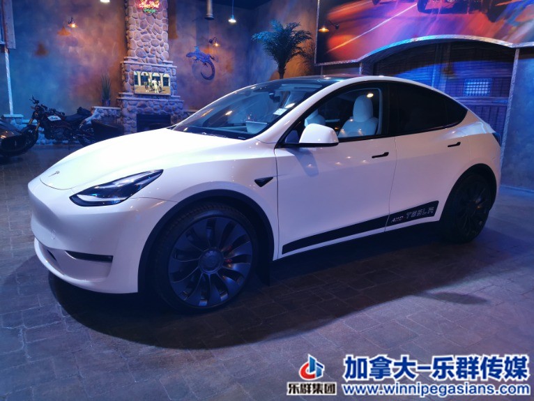 Used-2021-Tesla-Model-Y-Performance-21-In-Wheels-White-Leather-Pano-Roof-!!-1640.jpg