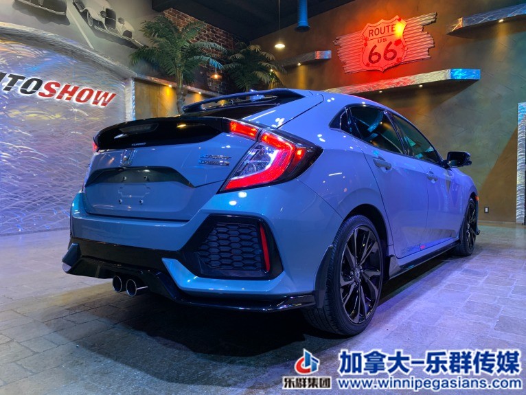 Used-2018-Honda-Civic-Hatch-Sport-Touring-_Leather-Sunroof-RARE-Color!_-1643997976 (1).jpg