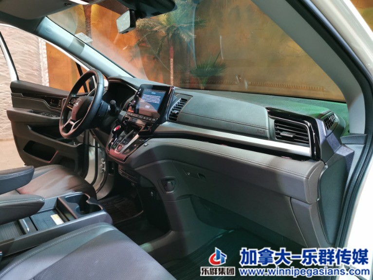 Used-2019-Honda-Odyssey-Touring-8-Pass-w-Sunroof-Overhead-DVD-Htd-Leather-!!-164.jpg