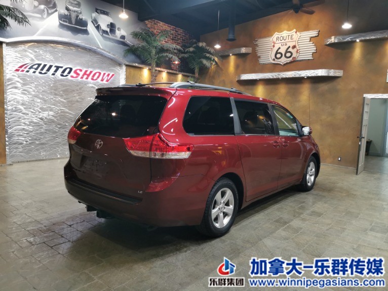 Used-2013-Toyota-Sienna-__-LOW-LOW-K-SIENNA!!-__-local-trade-1646098948 (1).jpg