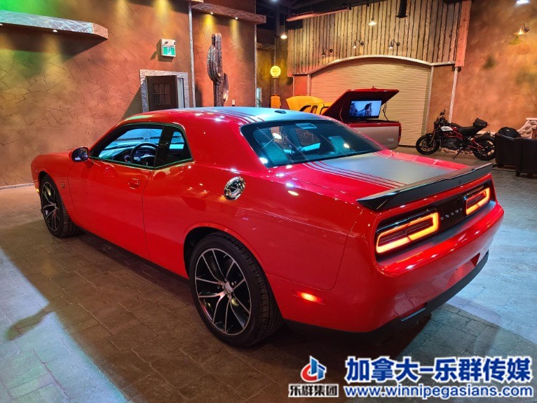 Used-2015-Dodge-Challenger-Scat-Pack-392-Shaker-ONLY-14000-KMS-MINT-!!-1644707240 (2).jpg