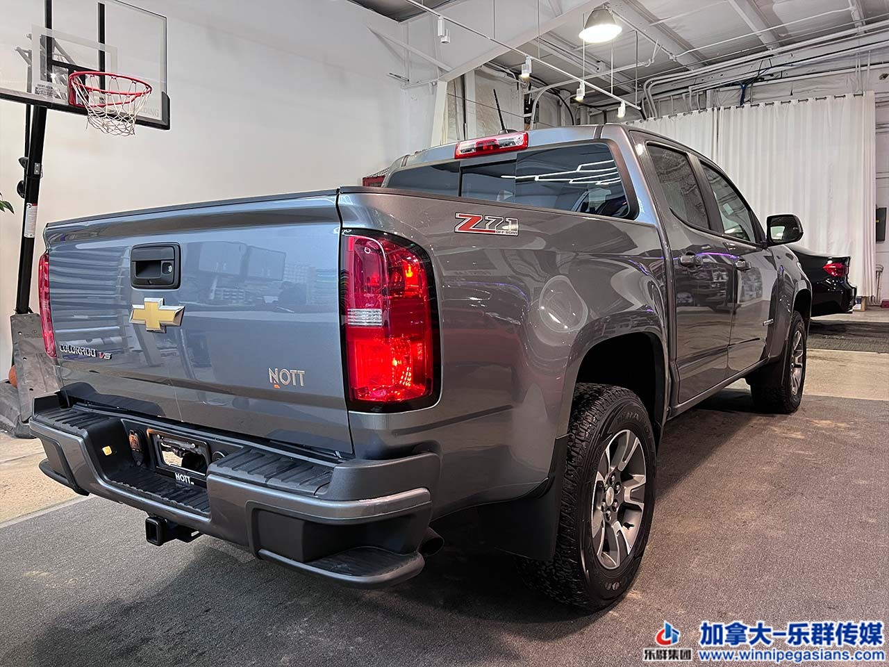 chevrolet_colorado_z71_7037b_14.jpg