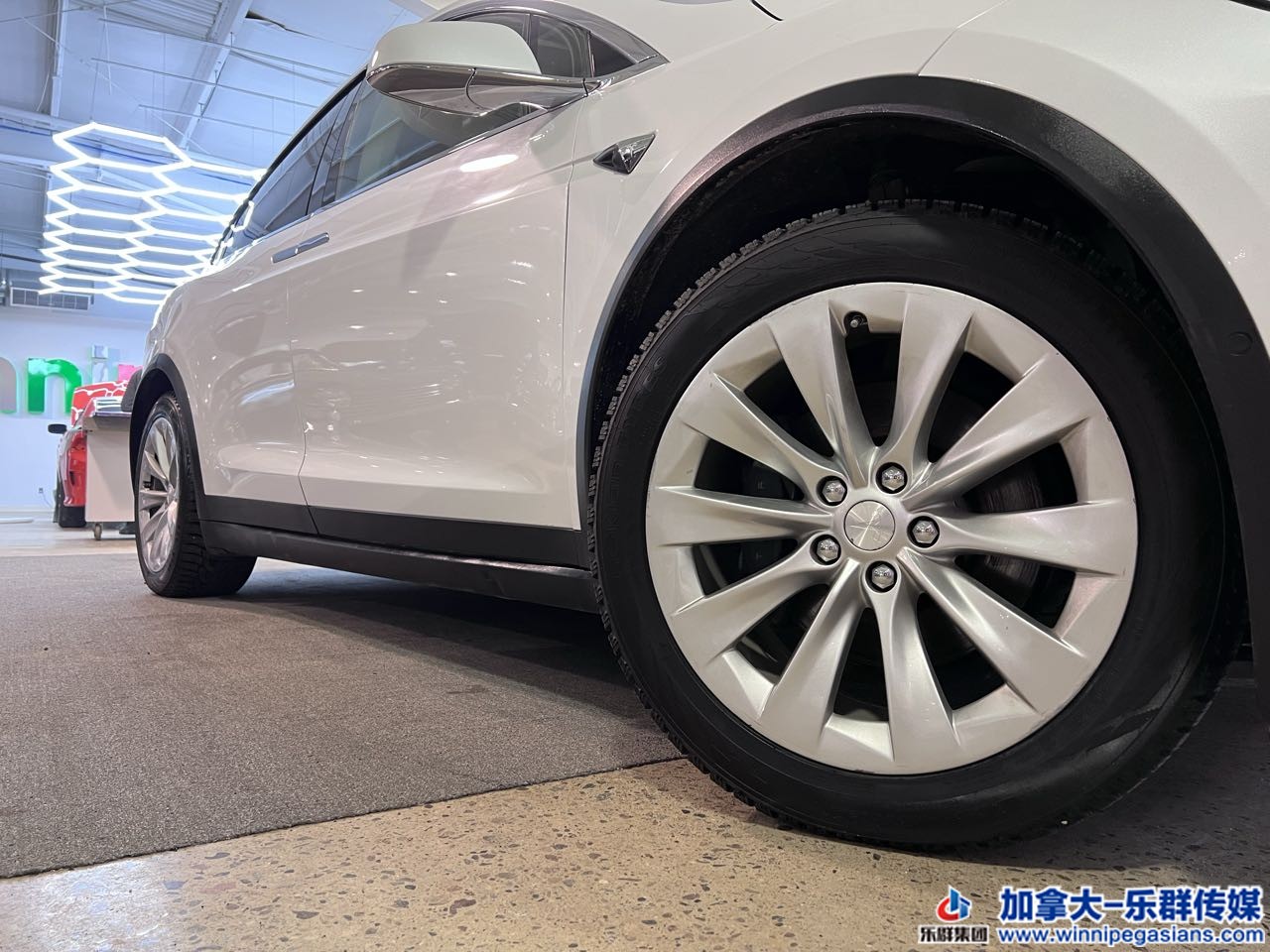 tesla_modelx_7253_4.jpg