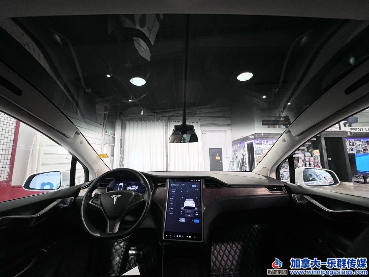 tesla_modelx_7253_8.jpg