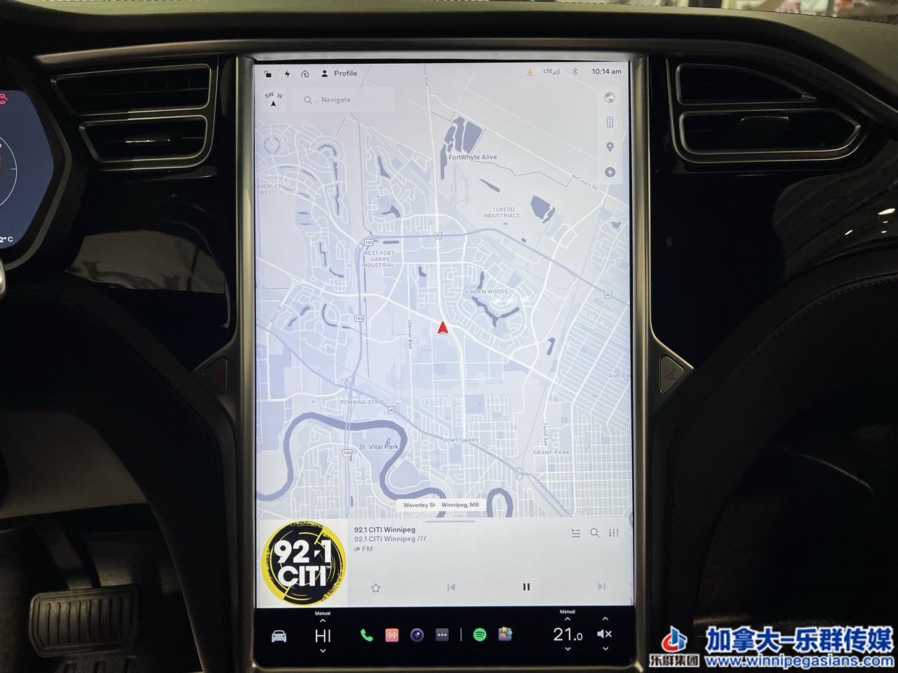 tesla_modelx_7244_8.jpg