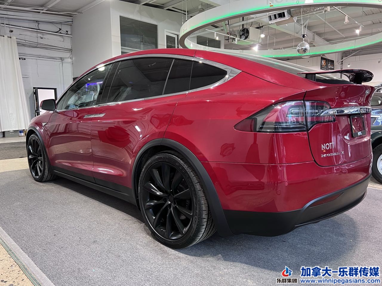 tesla_modelx_7244_15.jpg