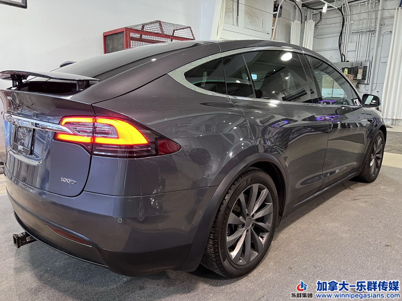 tesla_model_x_7245_13.jpg