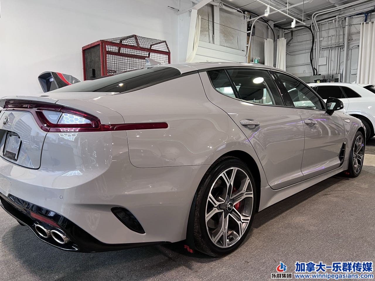 kia_stinger_7252_14.jpg