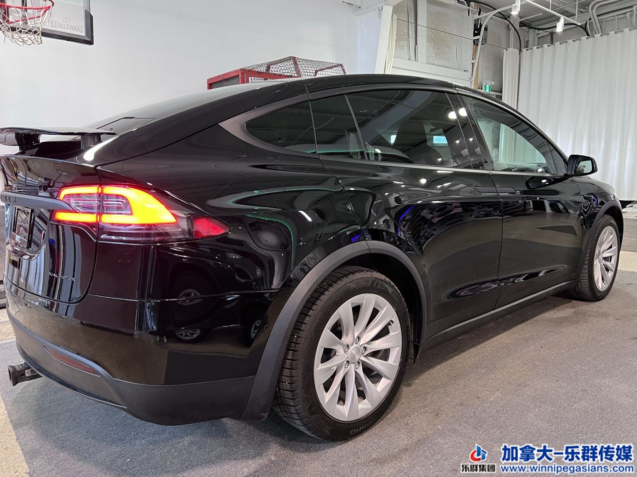 tesla_modelx_7250_15.jpg