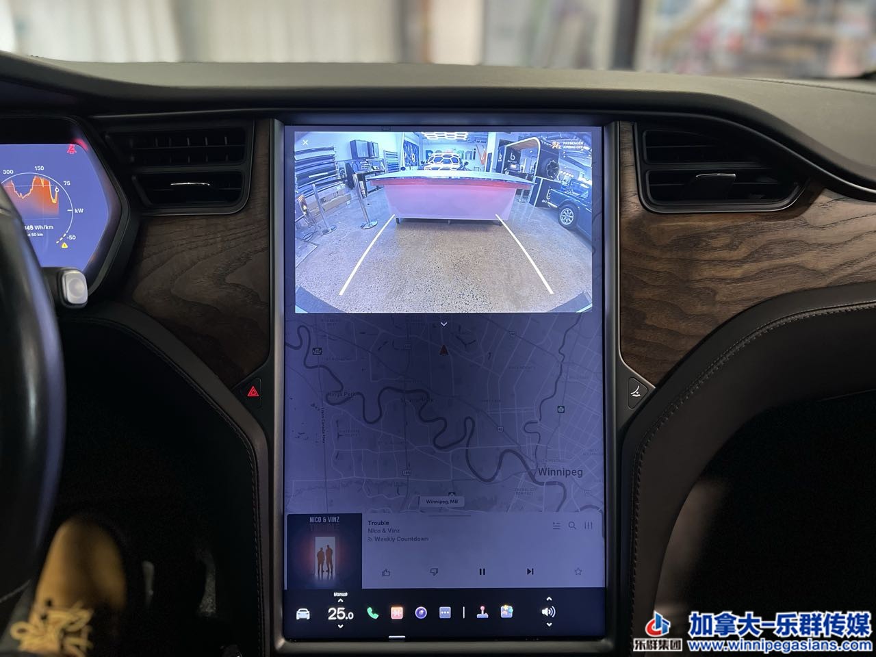 tesla_modelx_7240_9.jpg