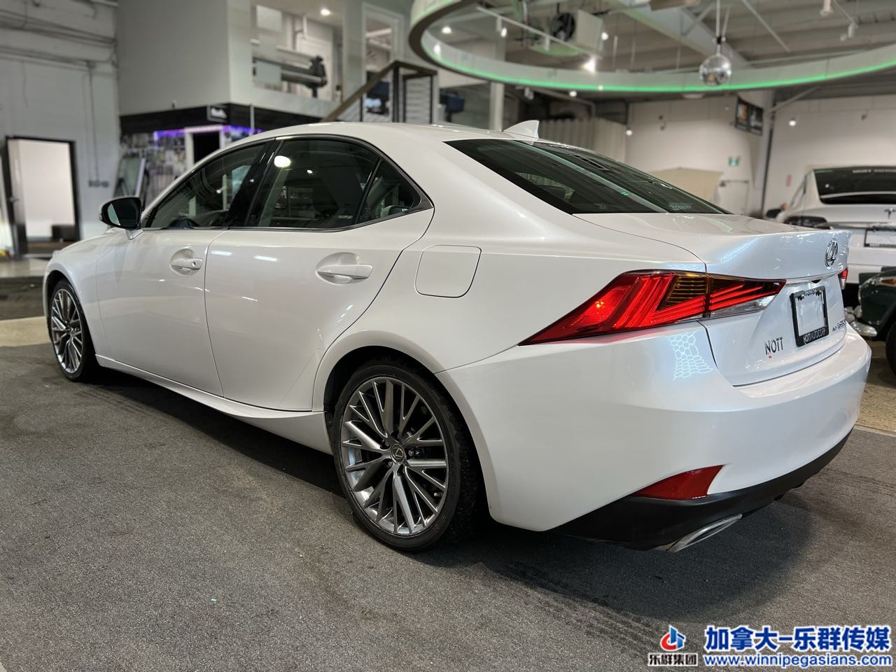 lexus_is300_7269_14.jpg