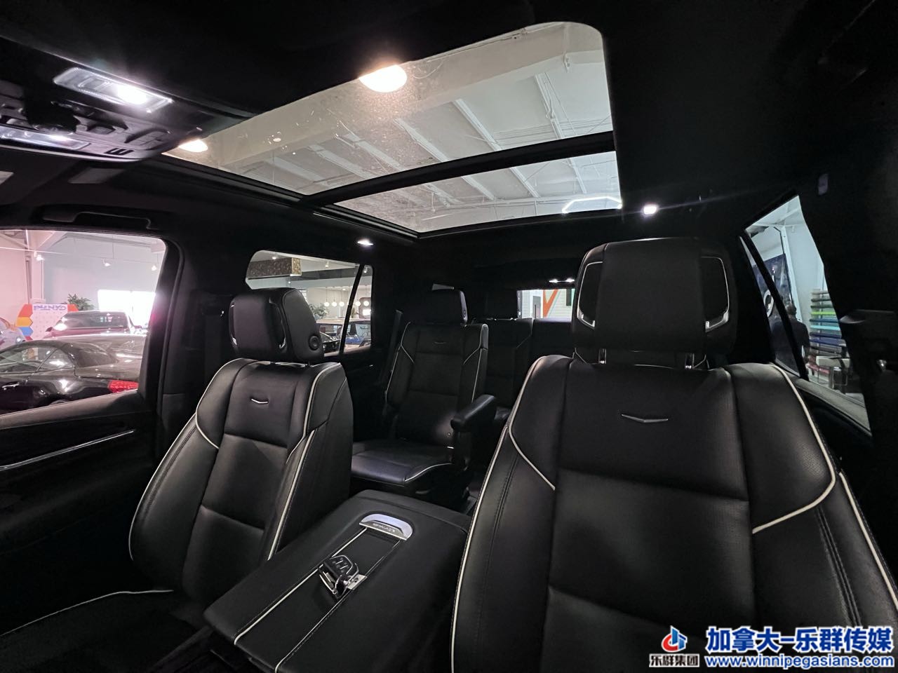 cadillac_escalade_7270_12.jpg