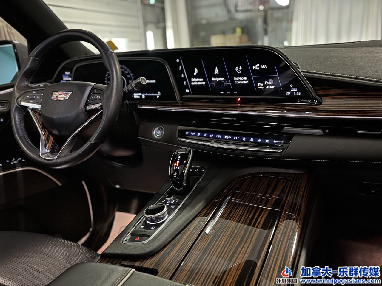 cadillac_escalade_7270_8.jpg