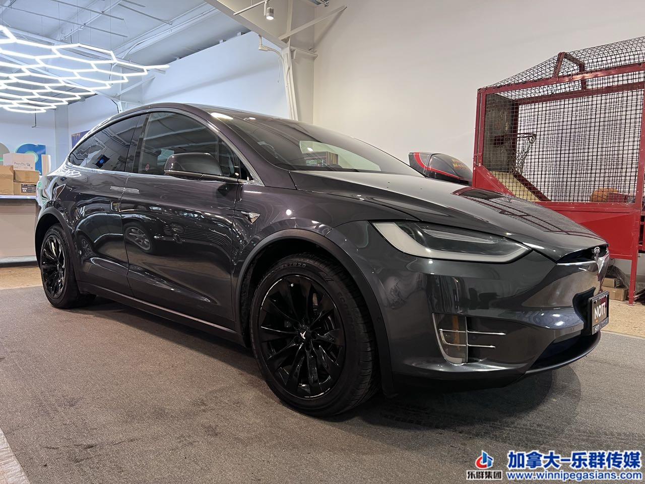 tesla_modelx_7248_1.jpg