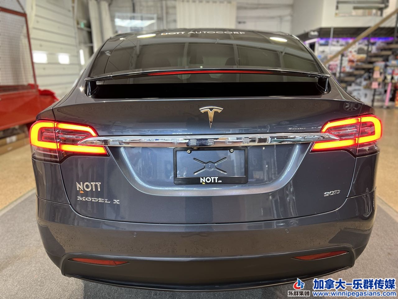 tesla_modelx_7248_12.jpg