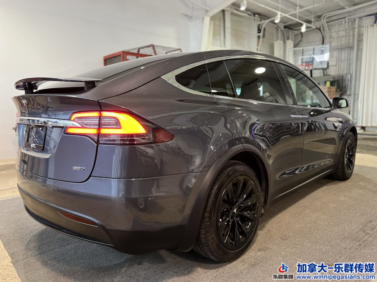 tesla_modelx_7248_14.jpg