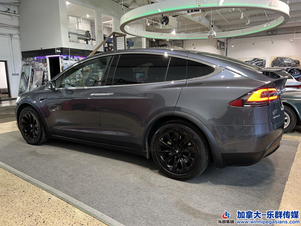 tesla_modelx_7248_15.jpg