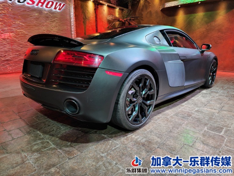 Used-2014-Audi-R8-V10-1-Owner-Audi-Serviced-6-MT-Matte-Wrapped-!!-1652398680 (4).jpg