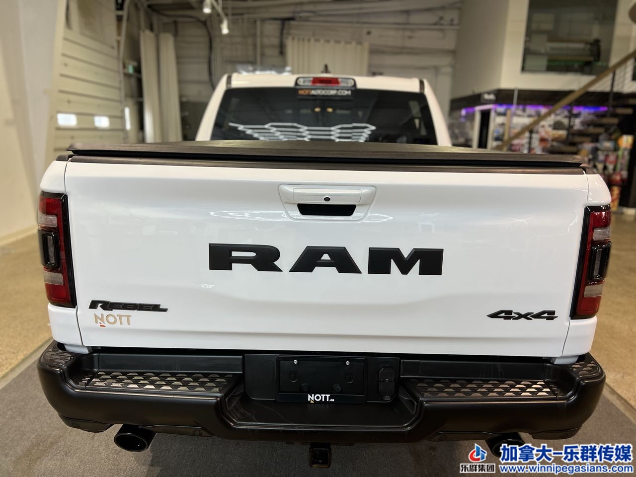 ram_1500_7044a_13.jpg