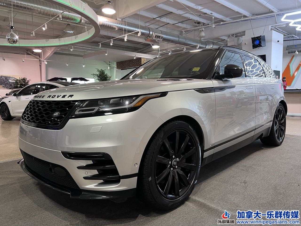 landrpver_velar_7268_1.jpg