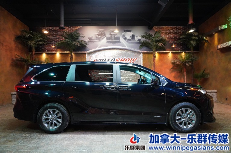 Used-2021-Toyota-Sienna-LE-Hybrid-AWD-8-Pass-Pwr-Doors-Htd-Seats-!!-1654699247.jpg