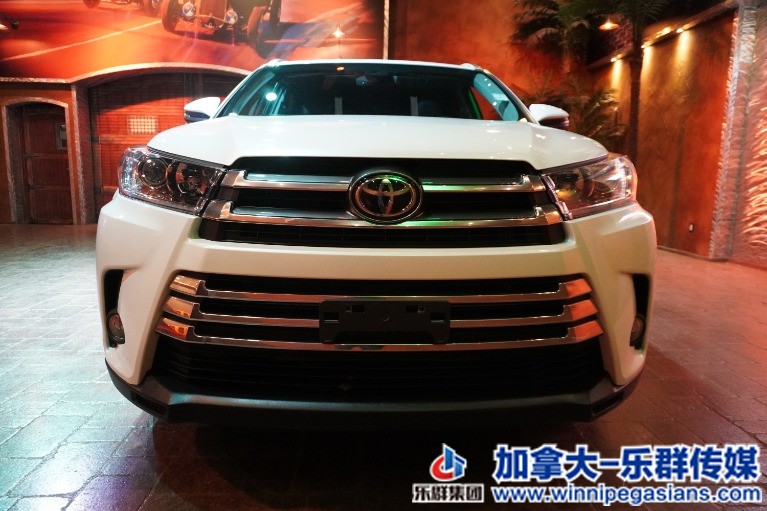 Used-2019-Toyota-Highlander-XLE-8-Pass-Only-34k!-Sunroof-Leather-Htd-Seats-!!-16.jpg