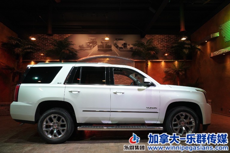 Used-2020-GMC-Yukon-Loaded-SLT-w-Blu-Ray-SRoof-Leather-Navigation-!!-1654807817.jpg