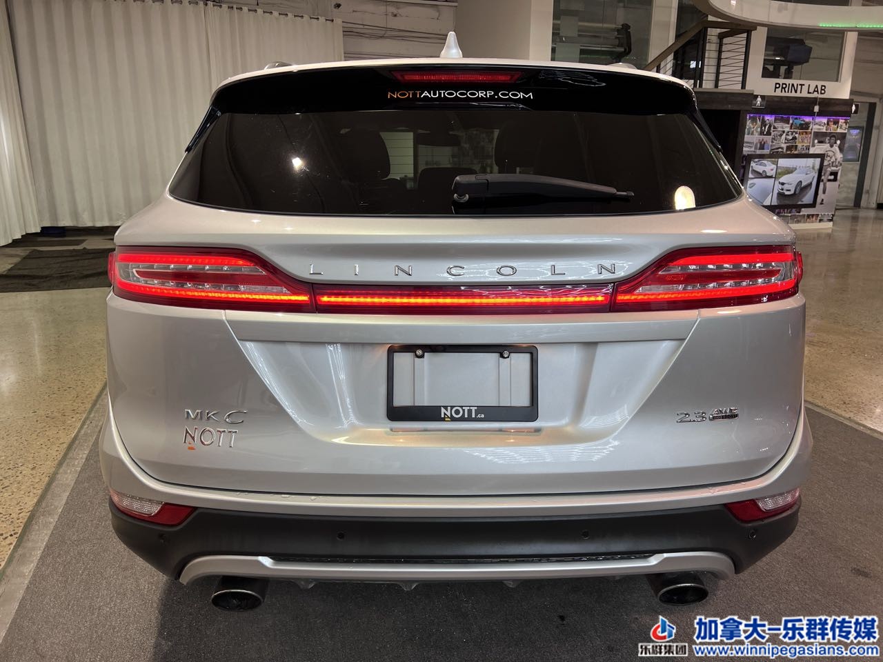 lincoln_mkc_7024b_6.jpg