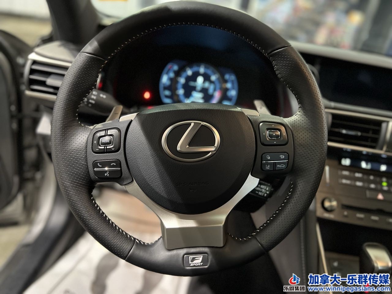 lexus_is300_7319_7.jpg