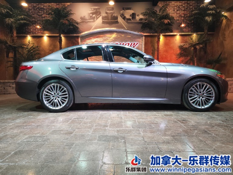 Used-2017-Alfa-Romeo-Giulia-Ti-AWD-20L-Turbo-Pano-Roof-HK-Stereo-Nav-Lthr-!!-165.jpg