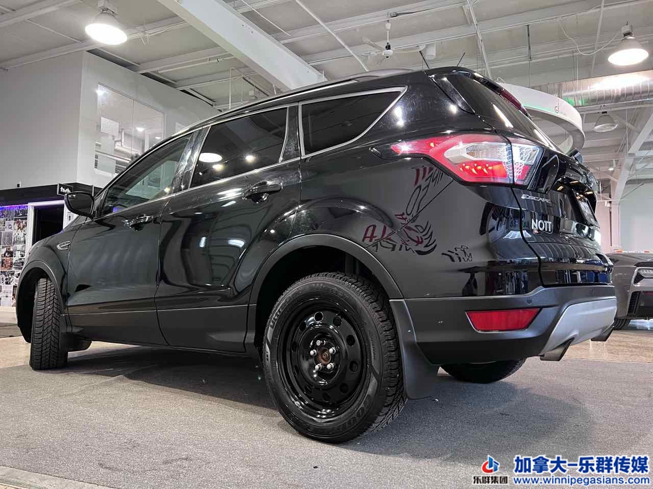 ford_escape_c7354_4.jpg