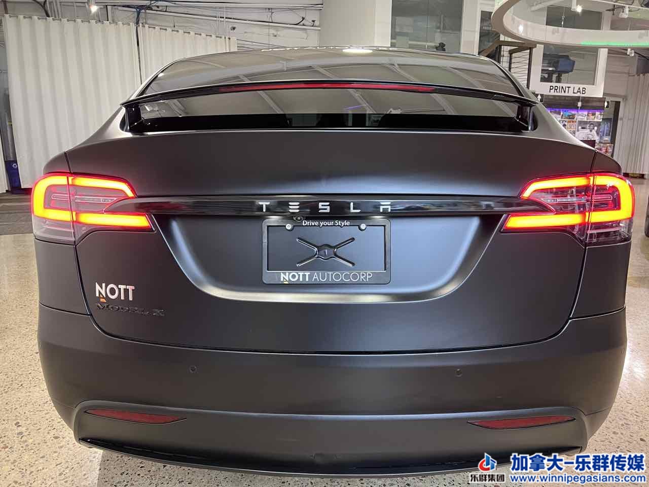 tesla_modelx_7135b_7.jpg