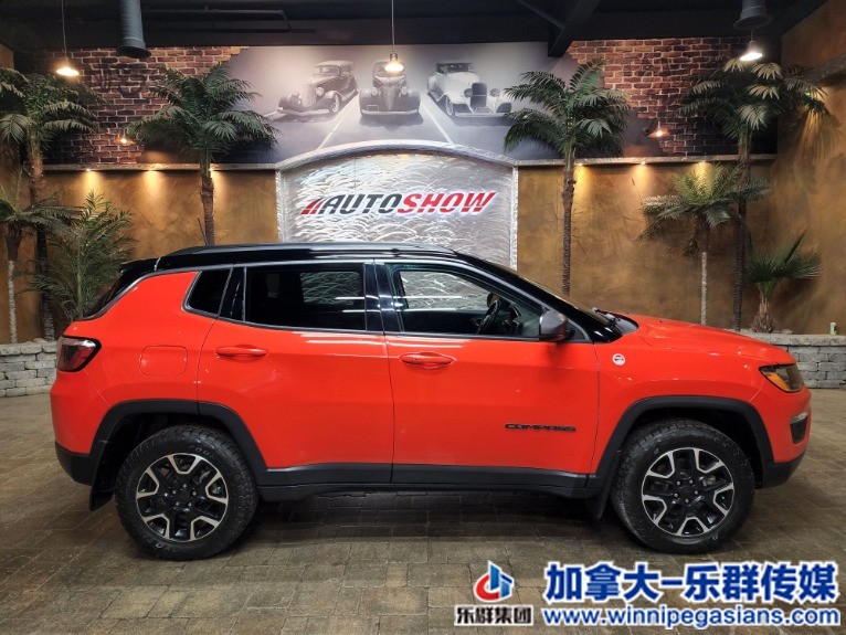 Used-2019-Jeep-Compass-Trailhawk-4X4-Off-Road-Heated-Seats-Beats-Audio!!-1658255833.jpg