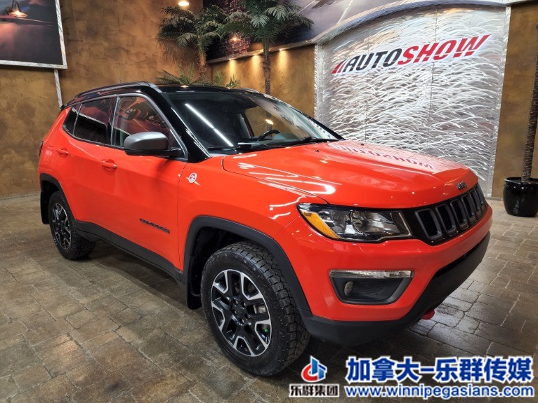 Used-2019-Jeep-Compass-Trailhawk-4X4-Off-Road-Heated-Seats-Beats-Audio!!-1658255.jpg