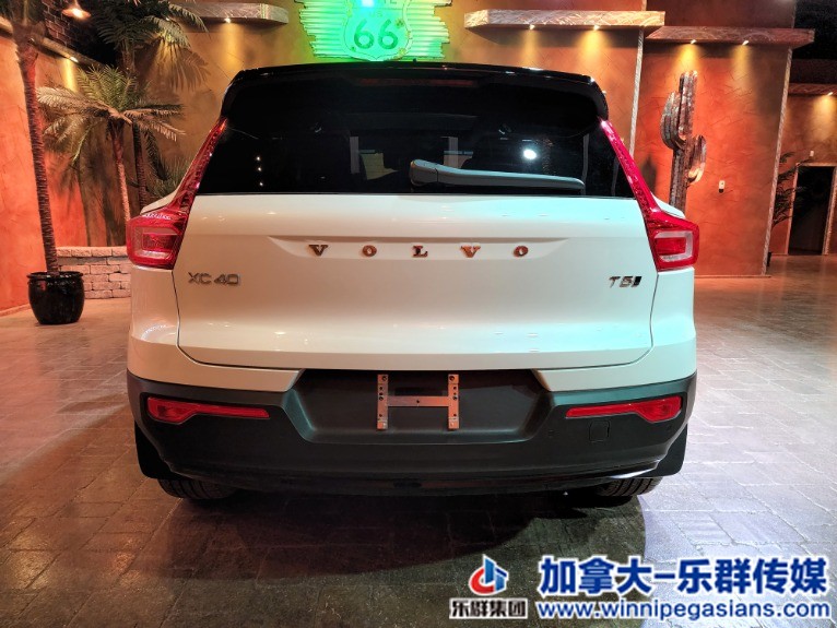 Used-2022-Volvo-XC40-R-Design-w-Pano-Roof-Nav-Htd-Lthr-HK-Stereo-300k-!!-1658422.jpg