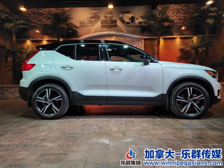 Used-2022-Volvo-XC40-R-Design-w-Pano-Roof-Nav-Htd-Lthr-HK-Stereo-300k-!!-1658422.jpg