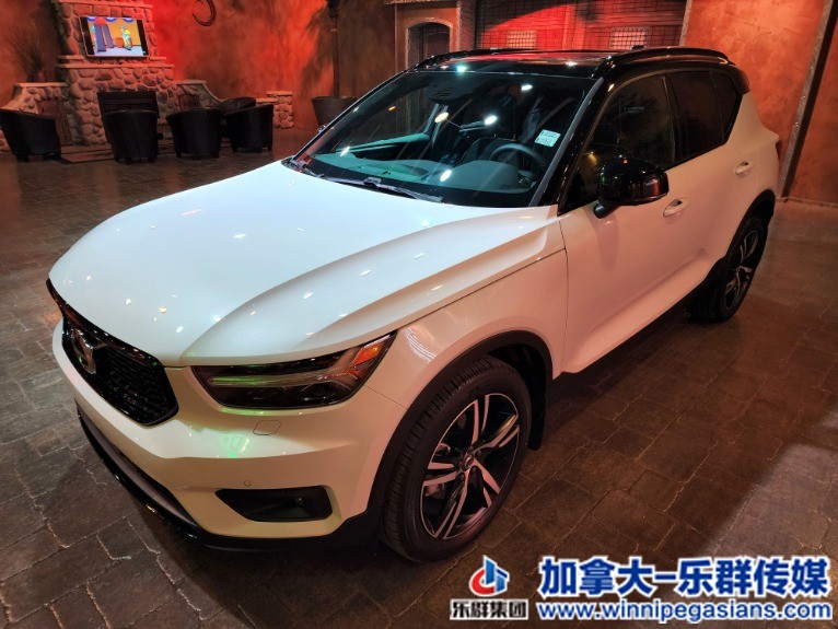 Used-2022-Volvo-XC40-R-Design-w-Pano-Roof-Nav-Htd-Lthr-HK-Stereo-300k-!!-1658422619.jpg