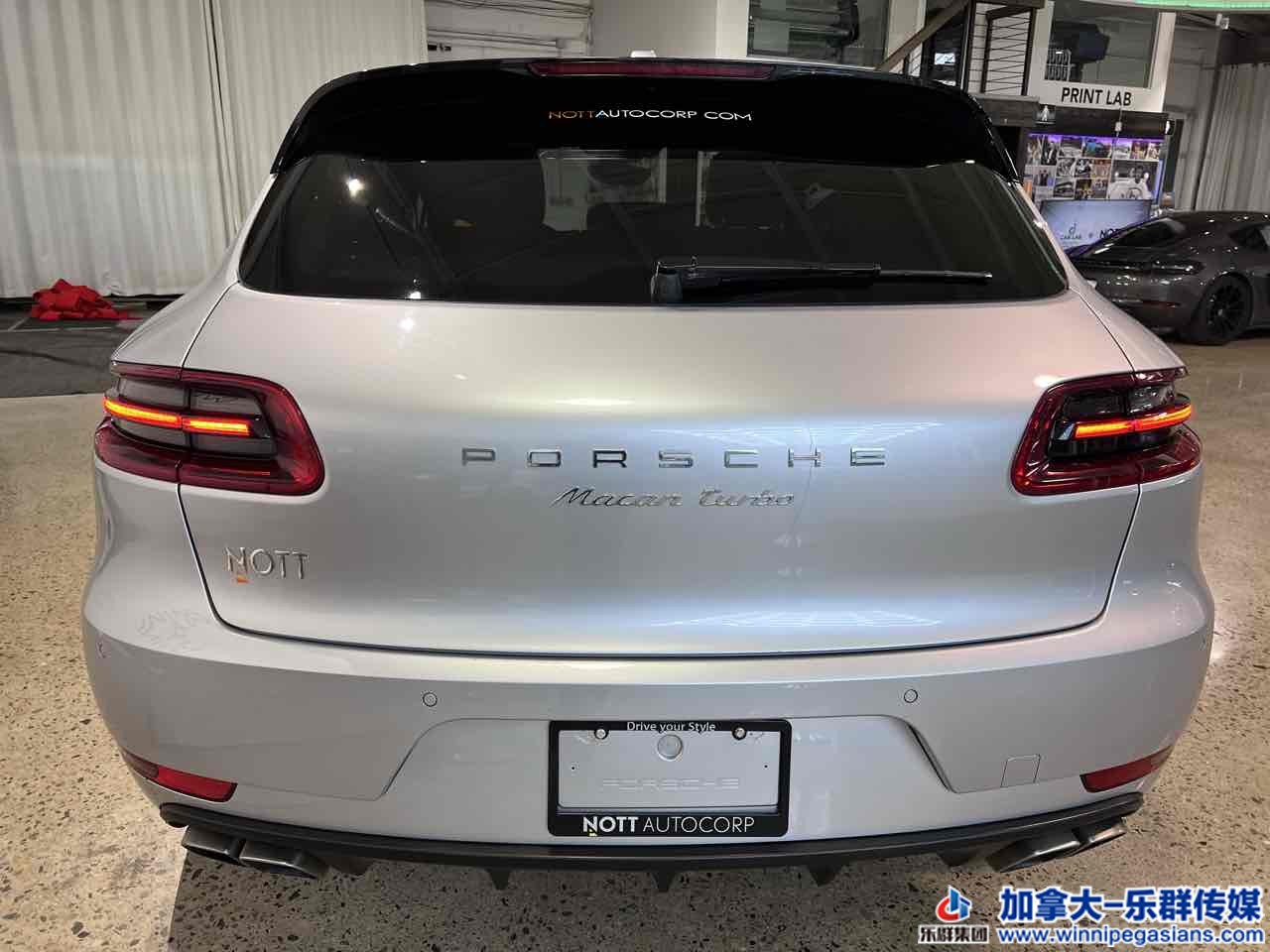 porsche_macan_c7372_7.jpg