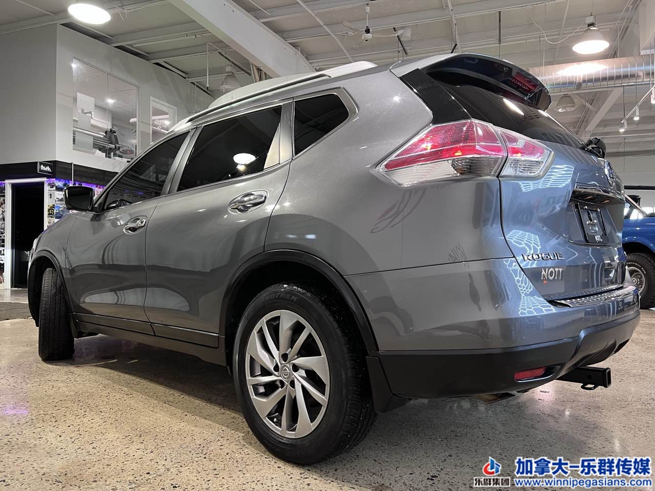 nissan_rogue_7036c_4.jpg