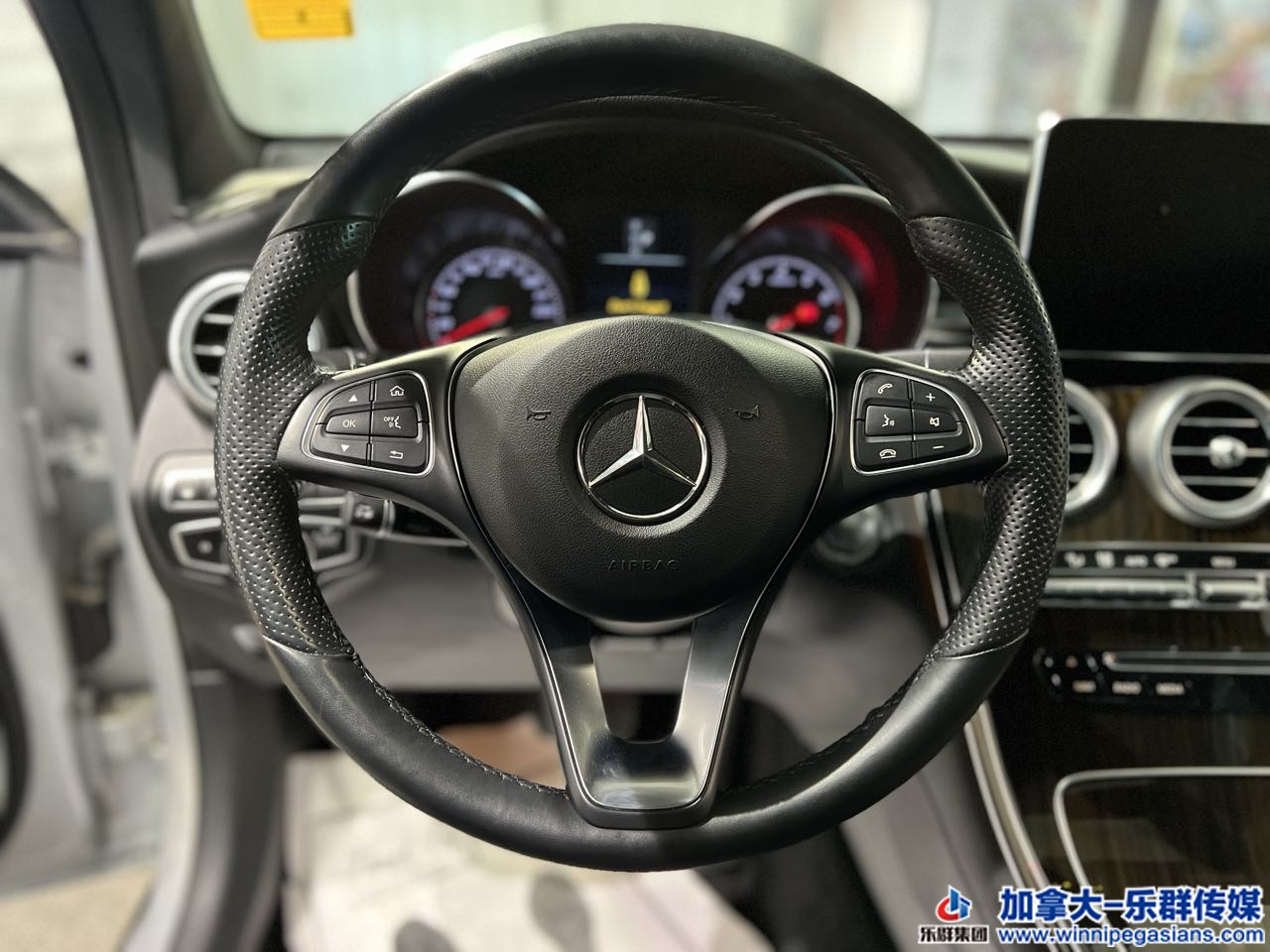 mercedes_benz_glc300_7316_9.jpg