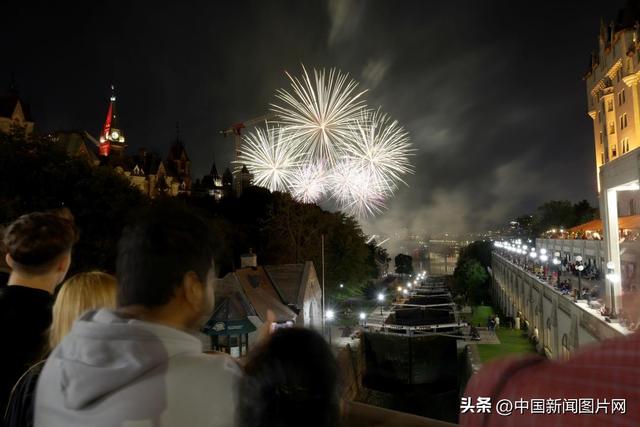 加拿大渥太华国际烟花节收官-1.jpg