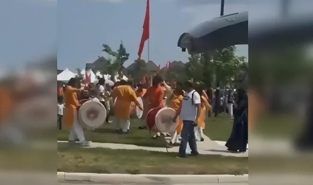 加拿大多伦多，千名印度人连夜涌入居民区，霸占数百米街道-25.jpg