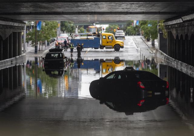 多伦多遭遇强降雨-1.jpg